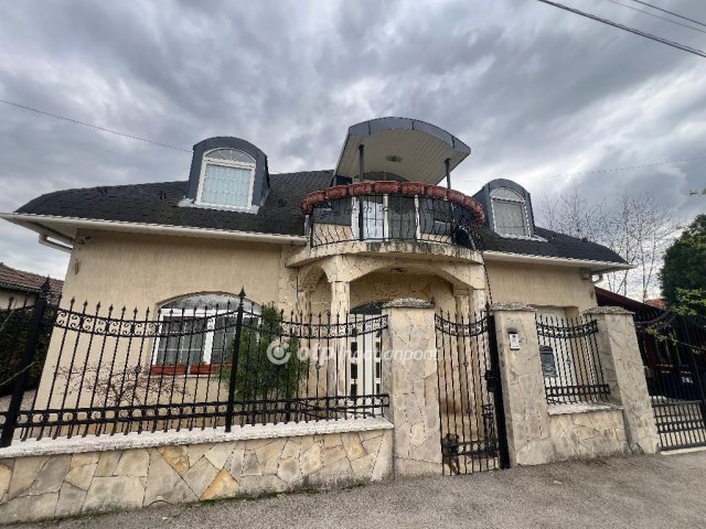 Eladó családi ház, Budapesten, XXI. kerületben 270 M Ft