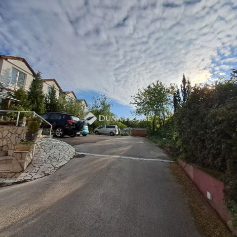 Eladó üzlethelyiség, Veszprémben 185 M Ft, 13 szobás