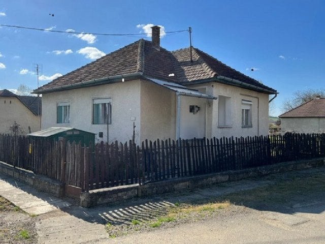 Eladó családi ház, Nagylócon, Szilvás úton 15 M Ft, 3 szobás