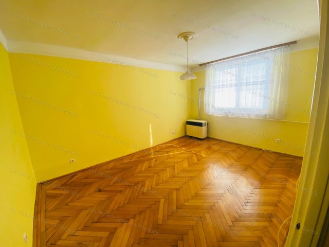 Kiadó téglalakás, albérlet, Komáromban 135 E Ft / hó, 1 szobás