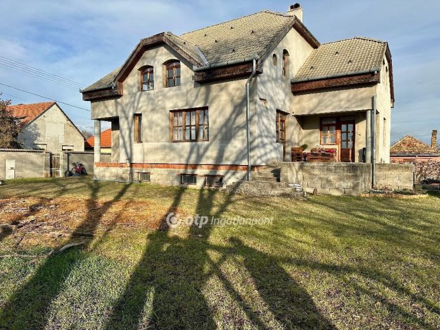 Eladó családi ház, Dánszentmiklóson 58 M Ft, 2+1 szobás