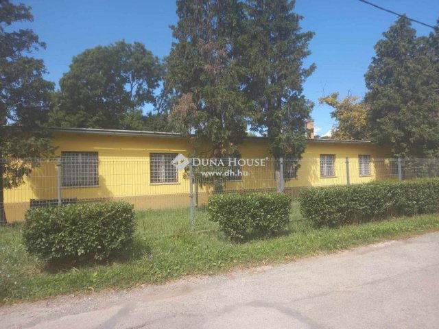 Kiadó ipari ingatlan, Pécsett 390 E Ft / hó
