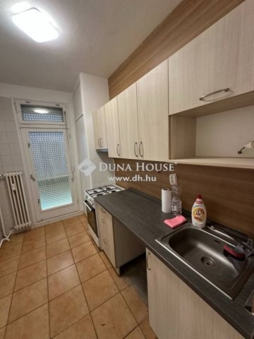 Kiadó téglalakás, albérlet, Pécsett 150 E Ft / hó, 2 szobás