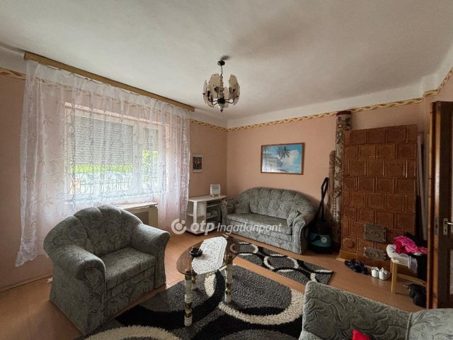 Eladó családi ház, Beszterecén 15.9 M Ft, 3 szobás