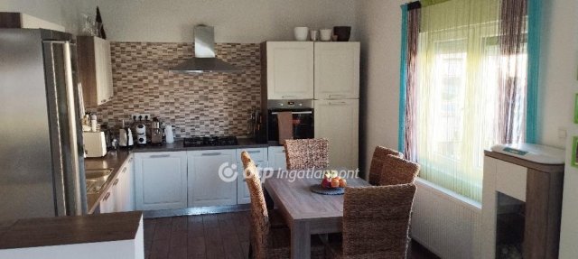 Eladó családi ház, Poroszlón 39 M Ft, 3 szobás