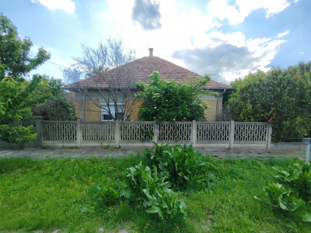 Eladó családi ház, Ősin 29.9 M Ft, 2 szobás