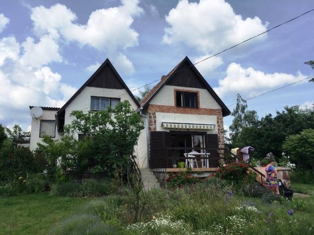 Eladó nyaraló, Badacsonytomajon 39.9 M Ft, 2 szobás