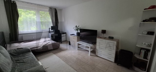 Eladó panellakás, Szegeden 38.9 M Ft, 1 szobás