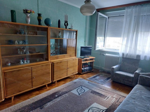 Eladó panellakás, Tatabányán 37.99 M Ft, 2 szobás
