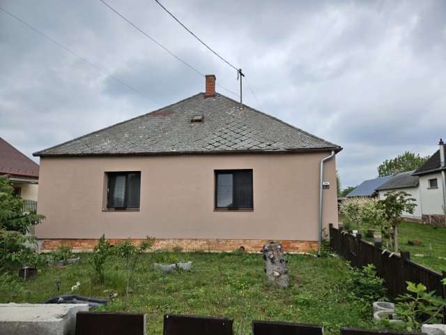 Eladó családi ház, Pázmándfalun 74.9 M Ft, 3 szobás