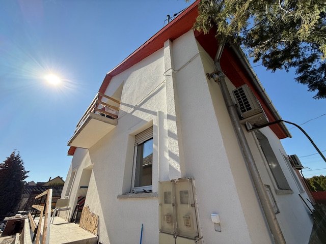 Eladó családi ház, Vecsésen 140 M Ft, 6 szobás