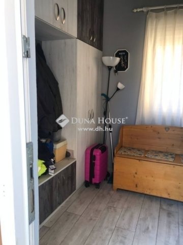 Eladó családi ház, Pécsett 64.9 M Ft, 3 szobás