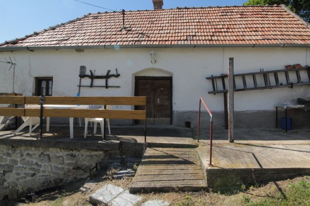 Eladó nyaraló, Pécselyen 55 M Ft, 2 szobás