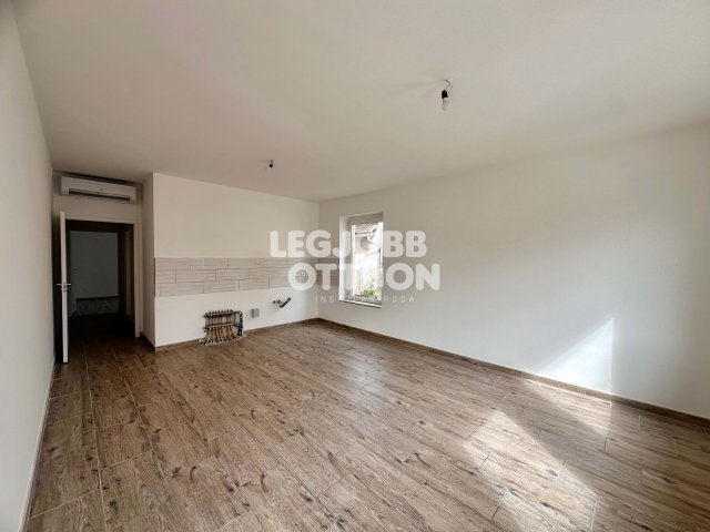 Eladó téglalakás, Cegléden 48 M Ft, 3 szobás