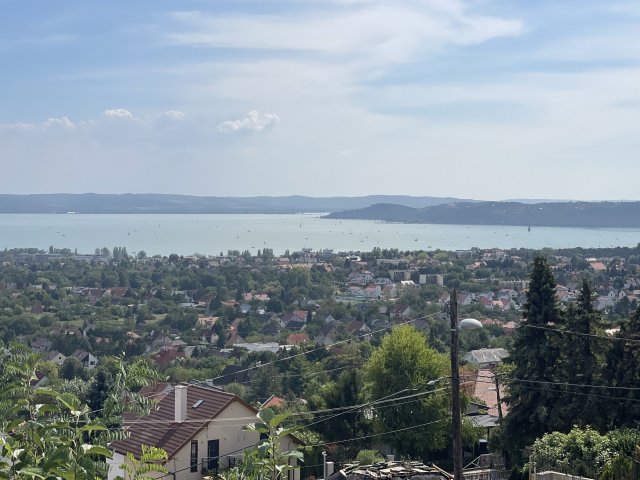 Eladó családi ház, Balatonfüreden 340 M Ft, 7 szobás