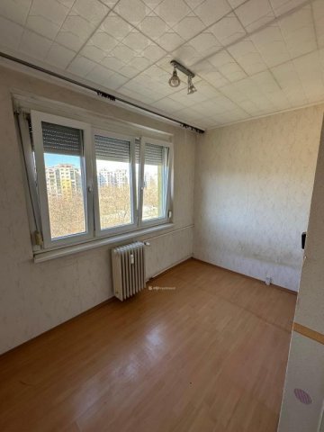 Eladó panellakás, Szegeden 38 M Ft, 1+1 szobás