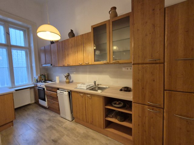 Kiadó téglalakás, albérlet, Budapesten, VI. kerületben