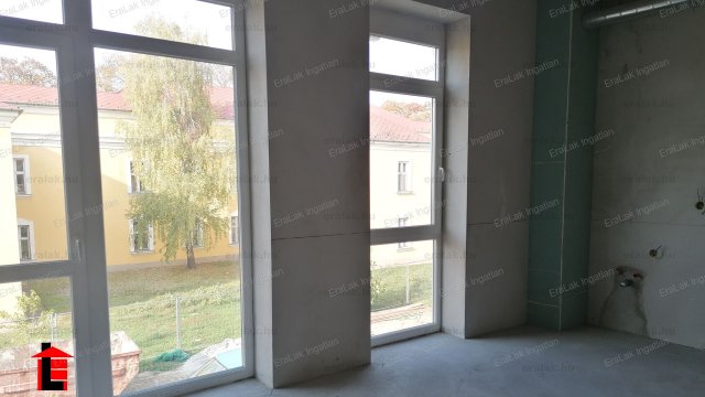 Eladó téglalakás, Győrött 40.1 M Ft, 1 szobás