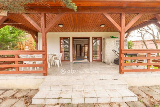 Eladó családi ház, Velencén 79.9 M Ft, 1+2 szobás