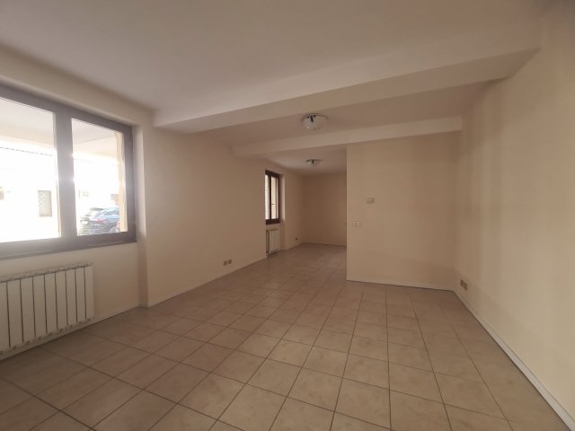 Kiadó iroda, Szentendrén, Kossuth Lajos utcában 200 E Ft / hó