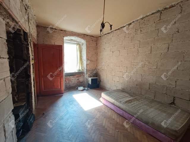 Eladó téglalakás, Sopronban 24.9 M Ft, 2 szobás