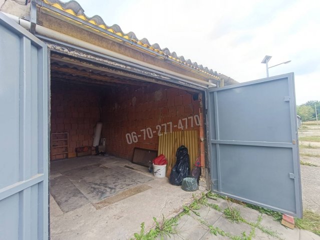 Eladó garázs, Oroszlányban, Mindszenti utcában 3.8 M Ft