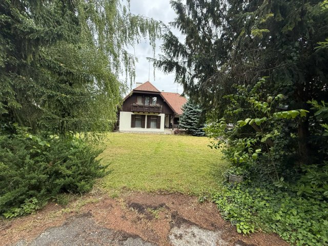 Eladó családi ház, Sopronban 180 M Ft, 6 szobás