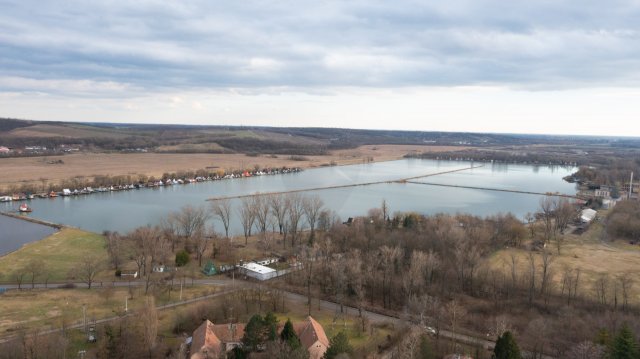 Kiadó téglalakás, albérlet, Lőrinciben, Erőmű téren