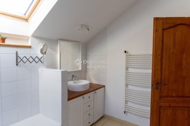 Eladó családi ház, Szentendrén 180 M Ft, 5 szobás
