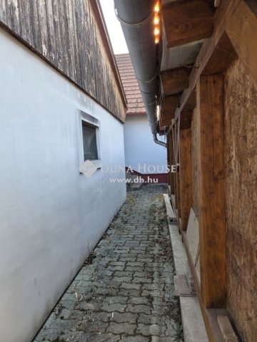 Eladó családi ház, Leányfaluban 165 M Ft, 3 szobás