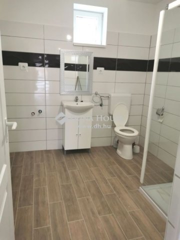 Eladó családi ház, Esztergomban 55 M Ft, 3 szobás