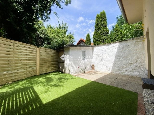 Eladó téglalakás, Pécsett 34.9 M Ft, 2 szobás