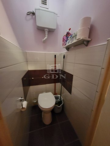 Eladó téglalakás, Szombathelyen 42 M Ft, 2 szobás