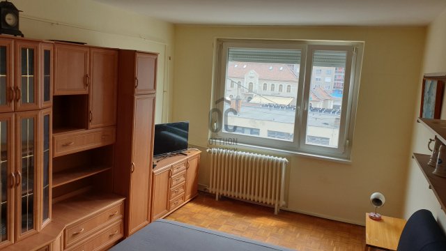 Eladó panellakás, Ózdon 9.8 M Ft, 2 szobás
