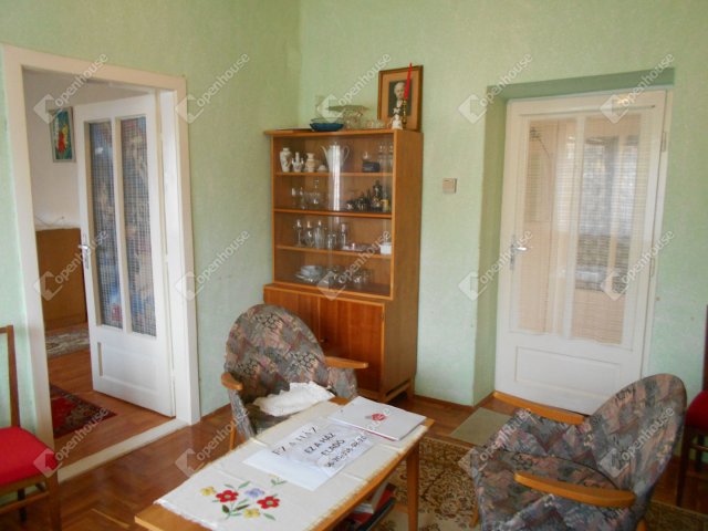 Eladó családi ház, Jászapátiban 13.5 M Ft, 3 szobás