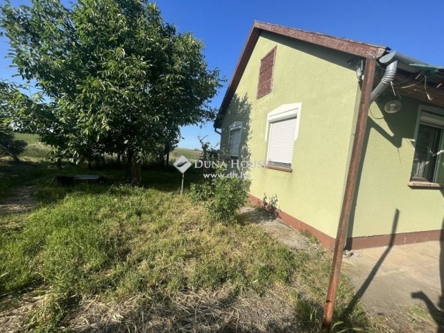 Eladó családi ház, Úrin 47.9 M Ft, 4 szobás