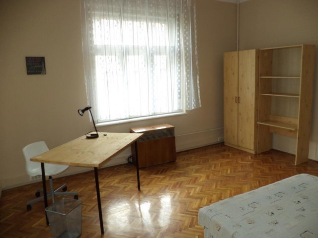 Kiadó téglalakás, albérlet, Pécsett 260 E Ft / hó, 4 szobás