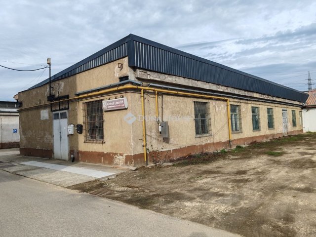 Kiadó ipari ingatlan, Tatabányán 600 E Ft / hó