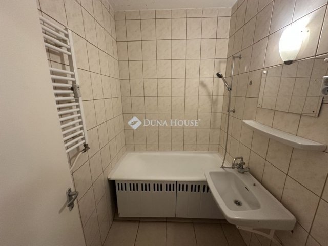 Eladó panellakás, Budapesten, X. kerületben 42 M Ft, 1 szobás