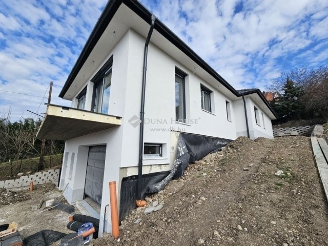 Eladó családi ház, Szentendrén 225 M Ft, 5 szobás