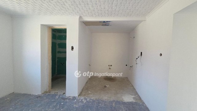Eladó családi ház, Kiskunlacházán 36 M Ft, 2 szobás