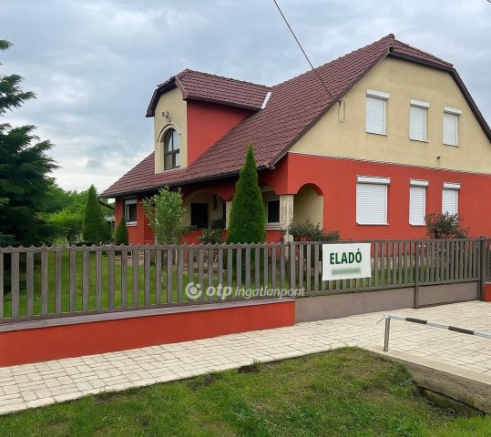 Eladó családi ház, Nyíregyházán 89 M Ft, 6 szobás