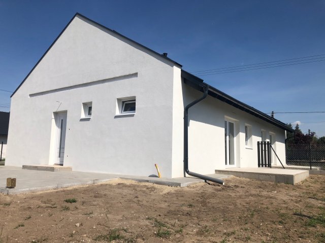 Eladó ikerház, Felsőpakonyban 64.9 M Ft, 3 szobás