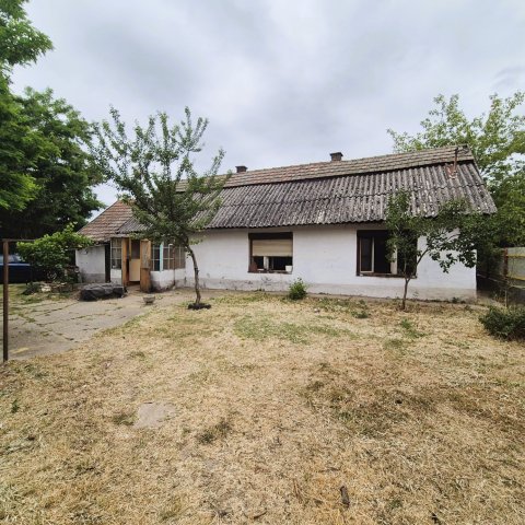Eladó családi ház, Kecskeméten 16.9 M Ft, 2 szobás