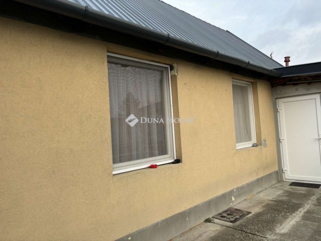 Eladó családi ház, Hegyeshalomban 34.99 M Ft, 4 szobás