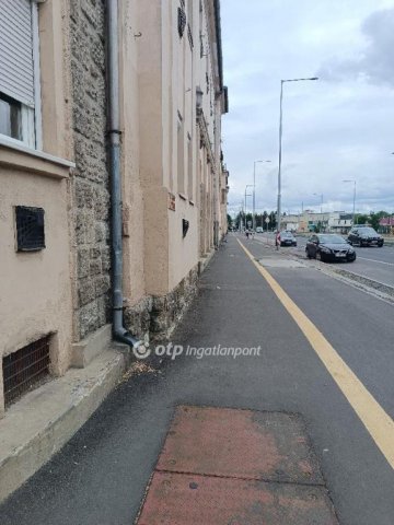 Eladó téglalakás, Nyíregyházán 32.5 M Ft, 2 szobás