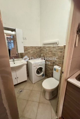 Eladó téglalakás, Budapesten, VI. kerületben 51 M Ft, 1 szobás