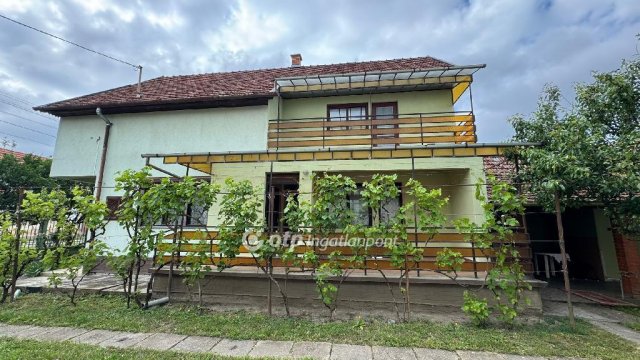Eladó családi ház, Gyulán 79 M Ft, 4+1 szobás
