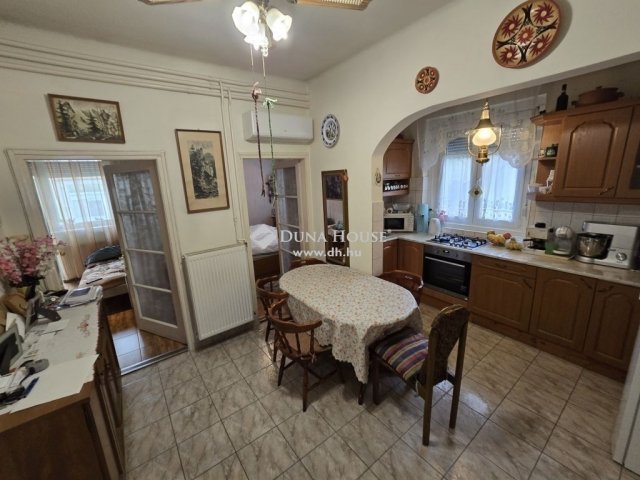 Eladó családi ház, Pécelen 89.9 M Ft, 3 szobás