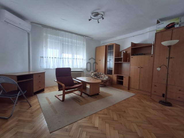 Kiadó téglalakás, albérlet, Pécsett 120 E Ft / hó, 1 szobás